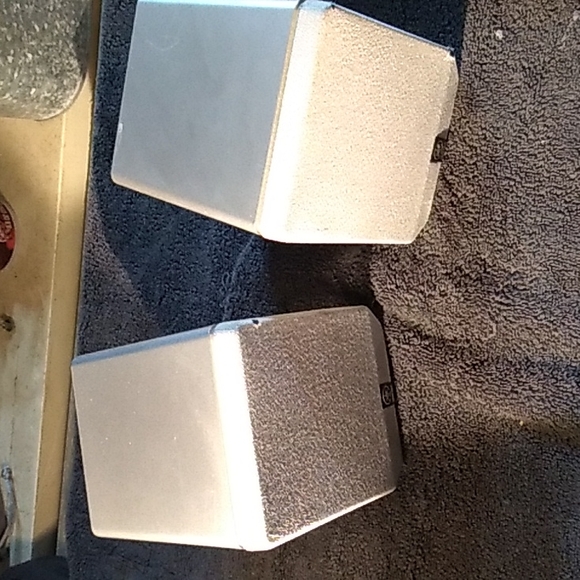 Yamaha surround speaker pair satelite - Picture 2 of 4